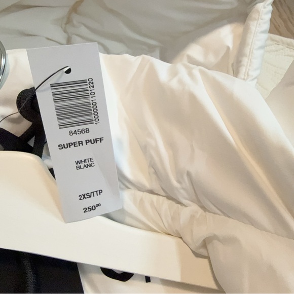 NWT 84568 Aritzia Super puff white XXS 700fill - Picture 3 of 6